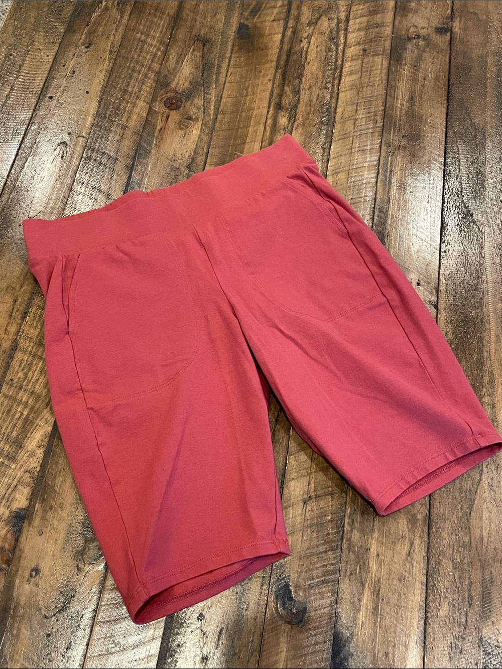 High-Rise Rusty Mauve Bike Shorts with Side Pockets D22